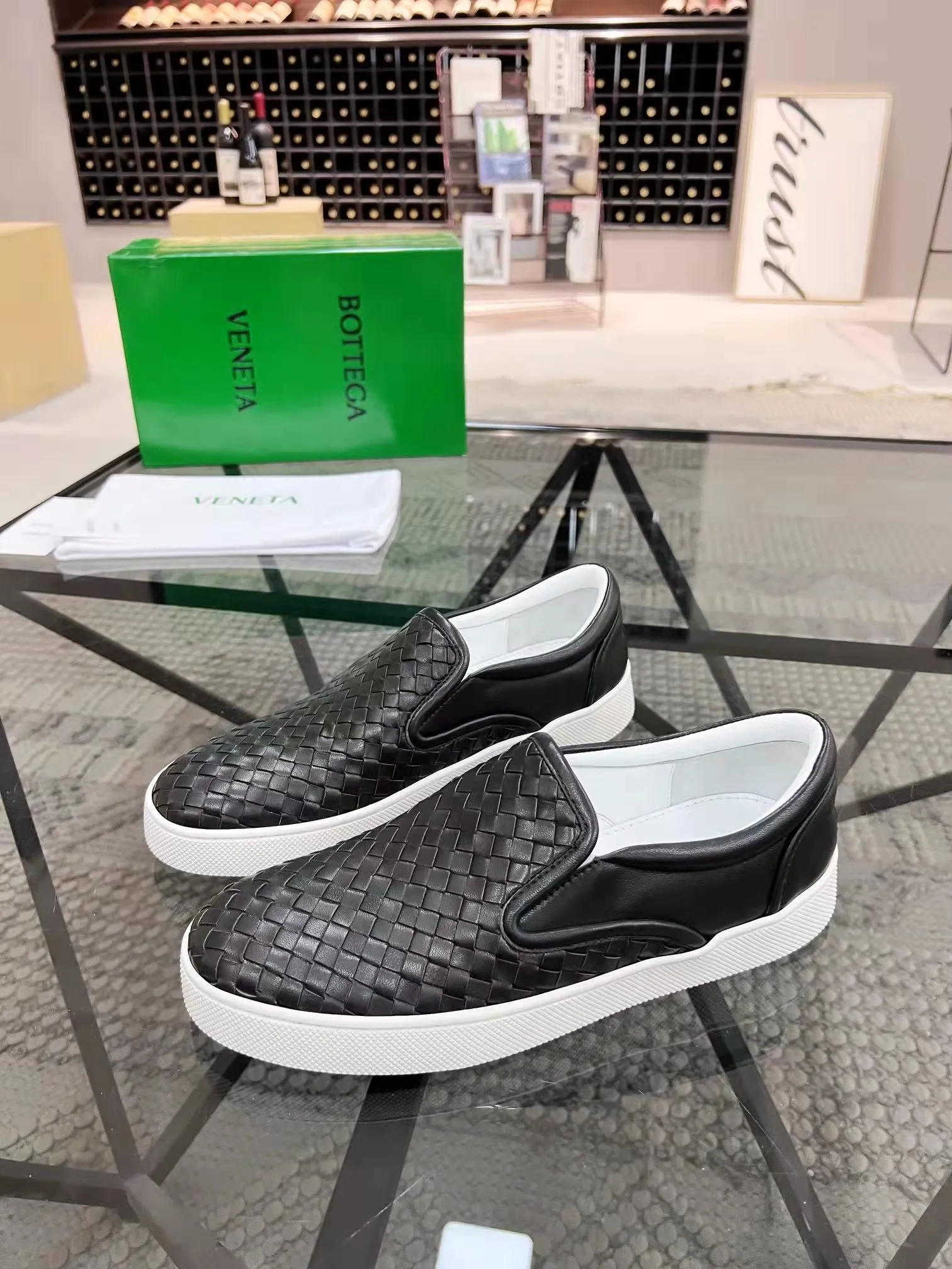 Men's men's shoes 💰420 [New style] 🎍🎍⚠️BOTTEGA VENETA) BV fashionable and casual classic, classic on sale ⬆️⬆️! (High quality) only better than genuine products from counters! Top handcrafted woven decoration [strong]💯💯 Breathable mesh lining plus mixed sheepskin and original latex feet! Genuine rubber anti-slip outsole! ! Super comfortable! Welcome to compare the authentic products at the counter! 38 to 44 (45 can be customized